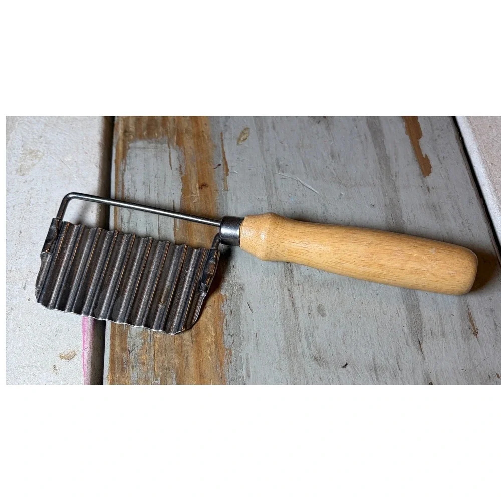 Vintage Crinkle Ripple Cutter Turned Wood Handle Unmarked Potatos Vegetables